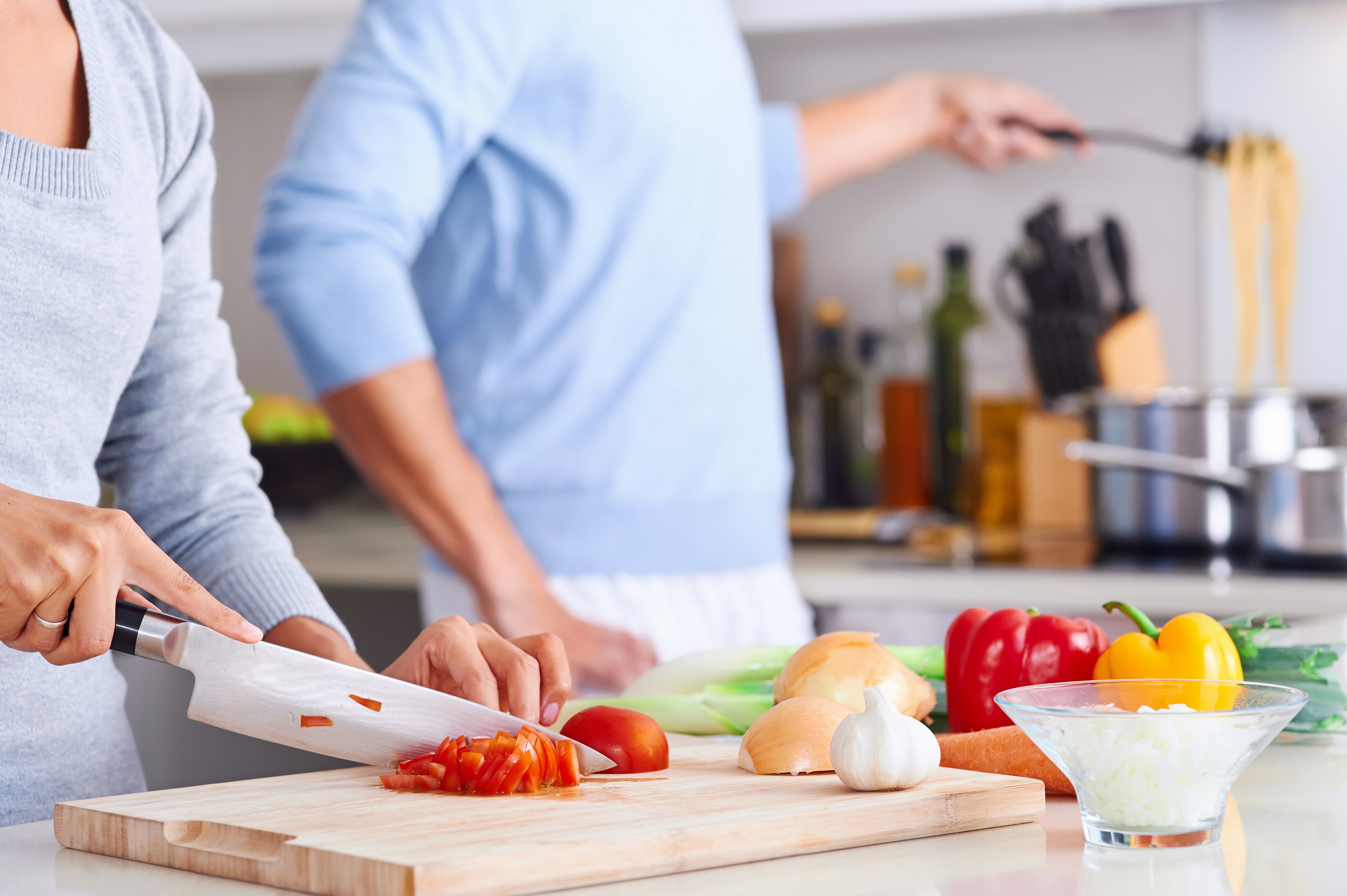 couple cooking dinner