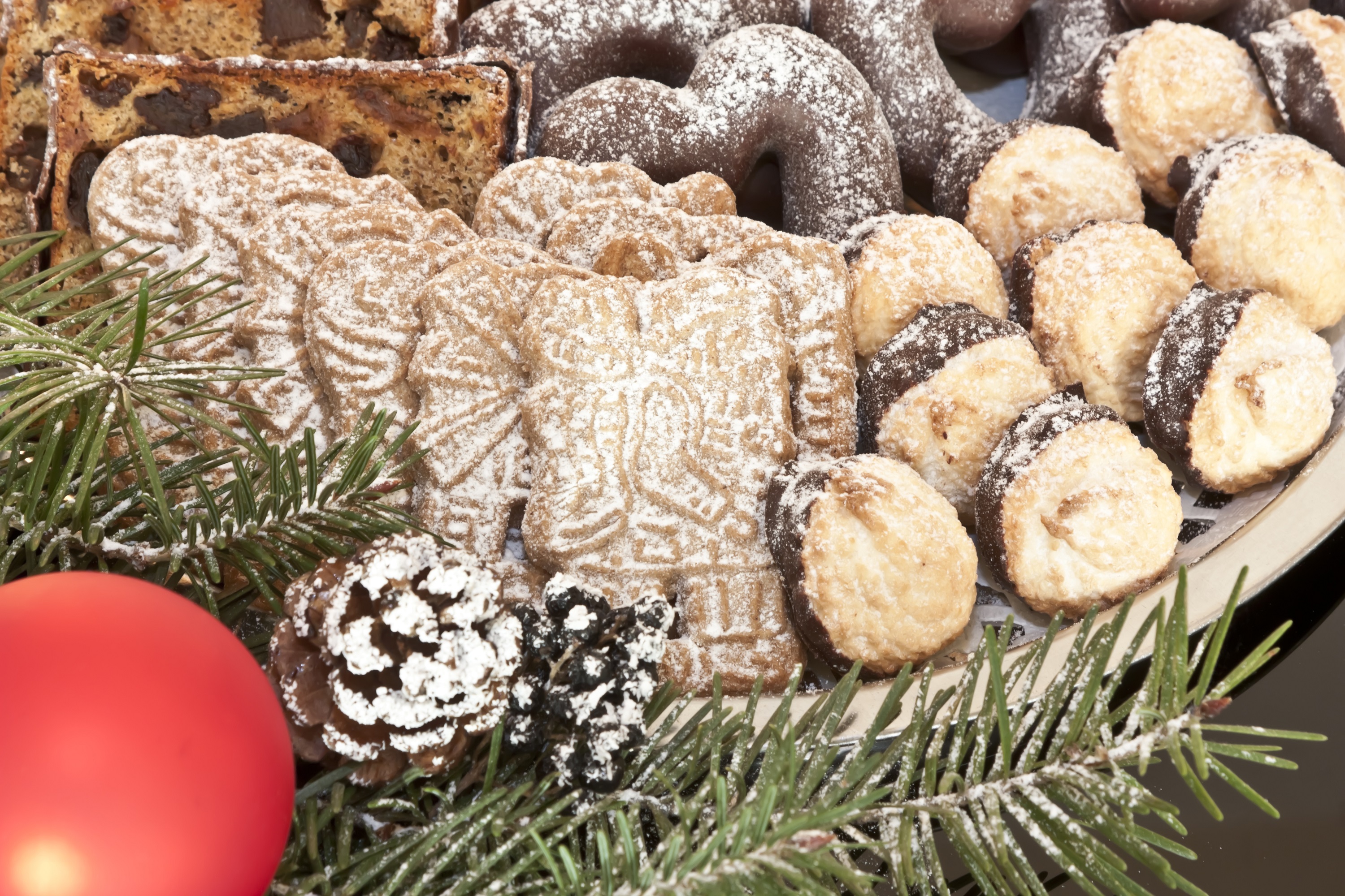 3 Ways to Avoid Over-Indulging on Holiday Treats This Season - ThinkHealth 