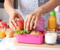 7 Tips to Packing a Healthy Lunch for Your Child